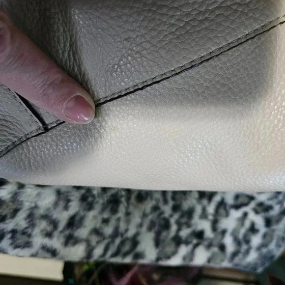 Michael Kors |  Slouchy Leather Beige Tote Bag - Picture 13 of 16